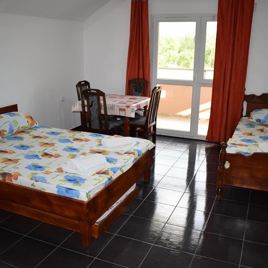 Srebrna Nit Apartment Veliko Gradiste Luaran gambar