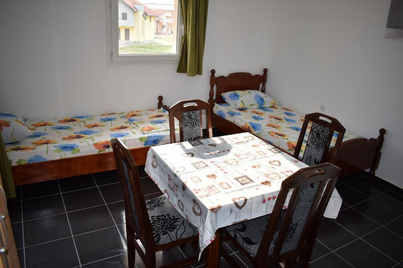 Srebrna Nit Apartment Veliko Gradiste Luaran gambar