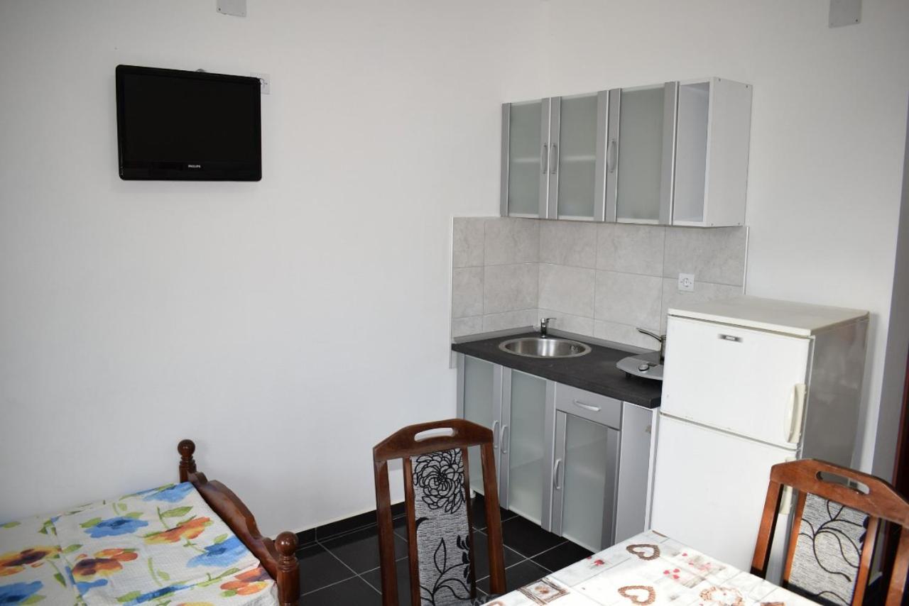 Srebrna Nit Apartment Veliko Gradiste Luaran gambar