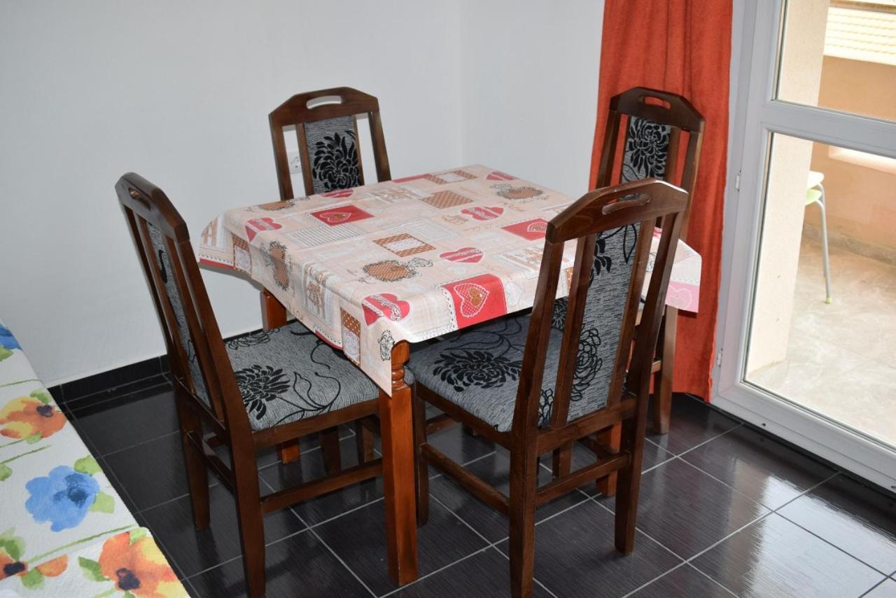 Srebrna Nit Apartment Veliko Gradiste Luaran gambar