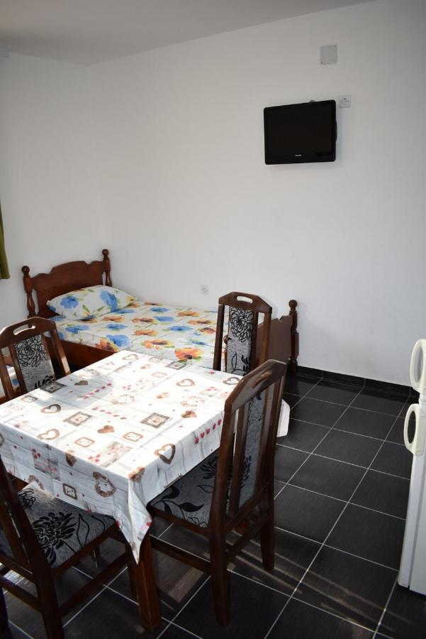 Srebrna Nit Apartment Veliko Gradiste Luaran gambar