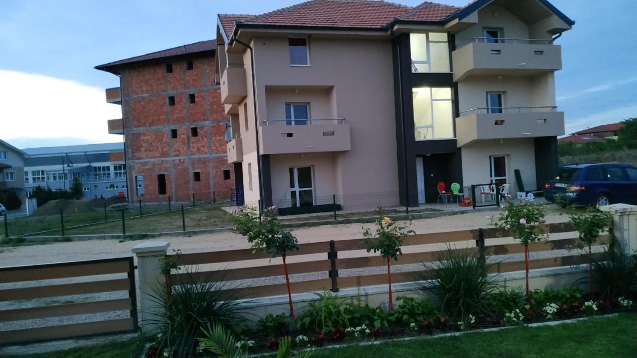 Srebrna Nit Apartment Veliko Gradiste Luaran gambar