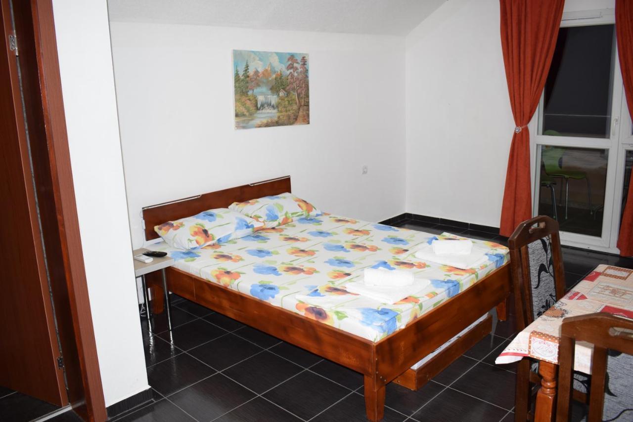 Srebrna Nit Apartment Veliko Gradiste Luaran gambar