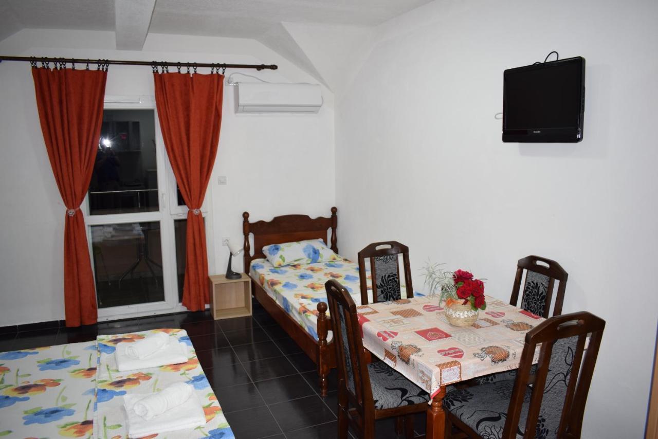 Srebrna Nit Apartment Veliko Gradiste Luaran gambar