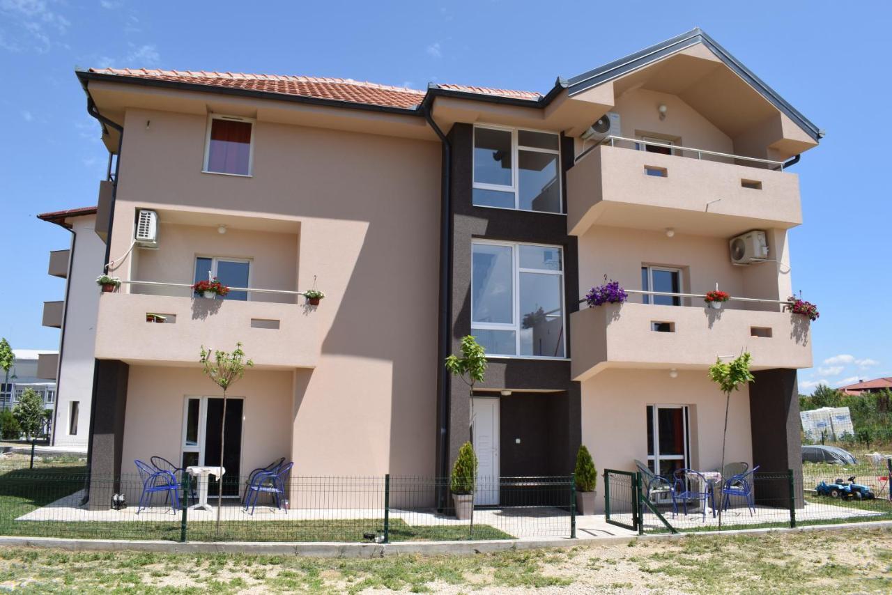Srebrna Nit Apartment Veliko Gradiste Luaran gambar