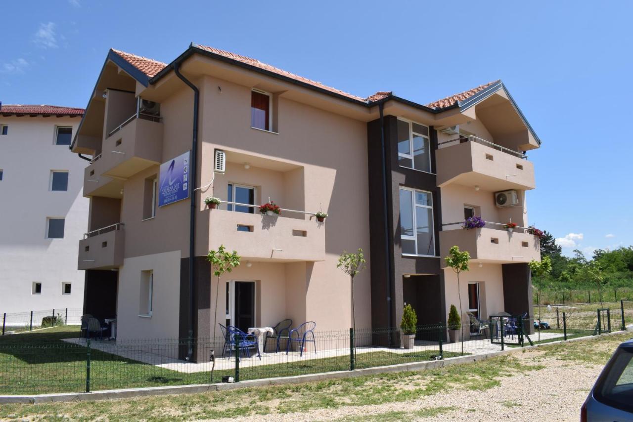 Srebrna Nit Apartment Veliko Gradiste Luaran gambar